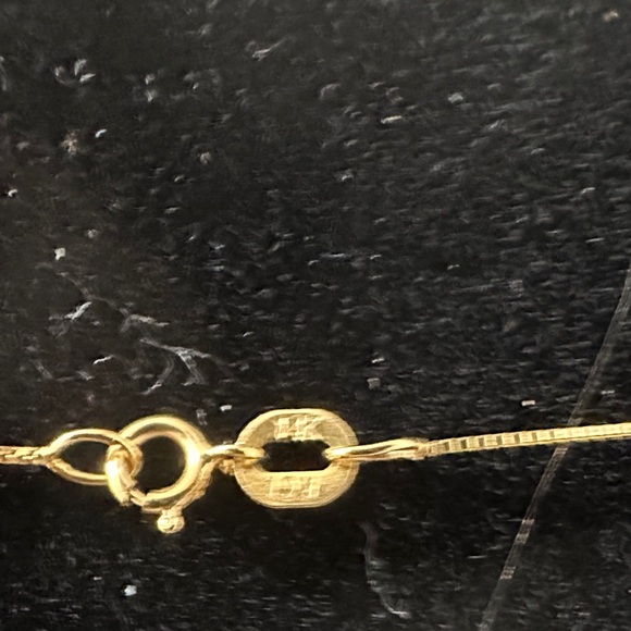 Elegant Gold Heart Necklace with Diamond Accents - Picture 5 of 6